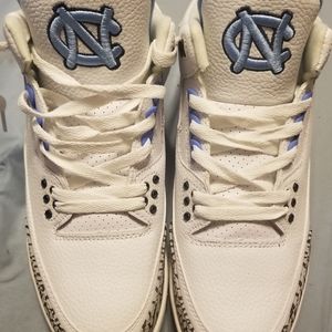 UNC Shoes. Size 13